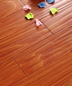 枫木多层复合实木地板 自然质感与现代工艺的完美融合